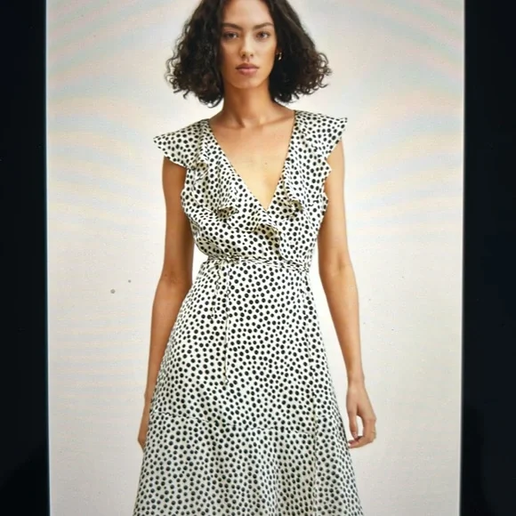 Mango Dress - Picture 2 of 9